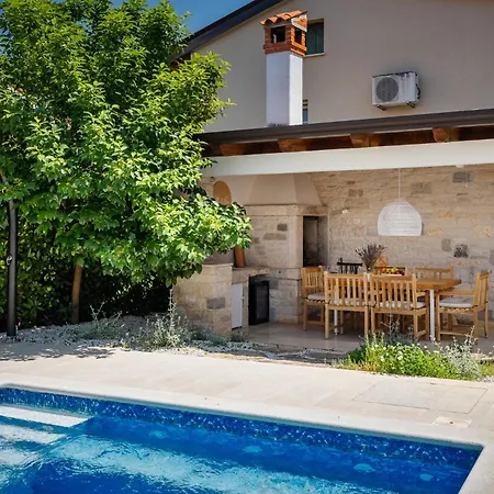 Vin - Pool, Ruhig, Strandnah, Klimaanlage, Aussenkueche, Meeresnaehe, Gaestebetreuer * Babići