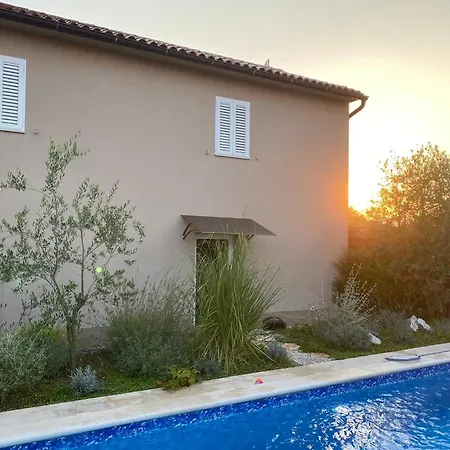 Vin - Pool, Ruhig, Strandnah, Klimaanlage, Aussenkueche, Meeresnaehe, Gaestebetreuer *